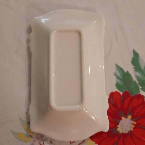 Beautiful Vintage dinnerware piece use for butter dish or Soap dish gold trim - Picture 8 of 8